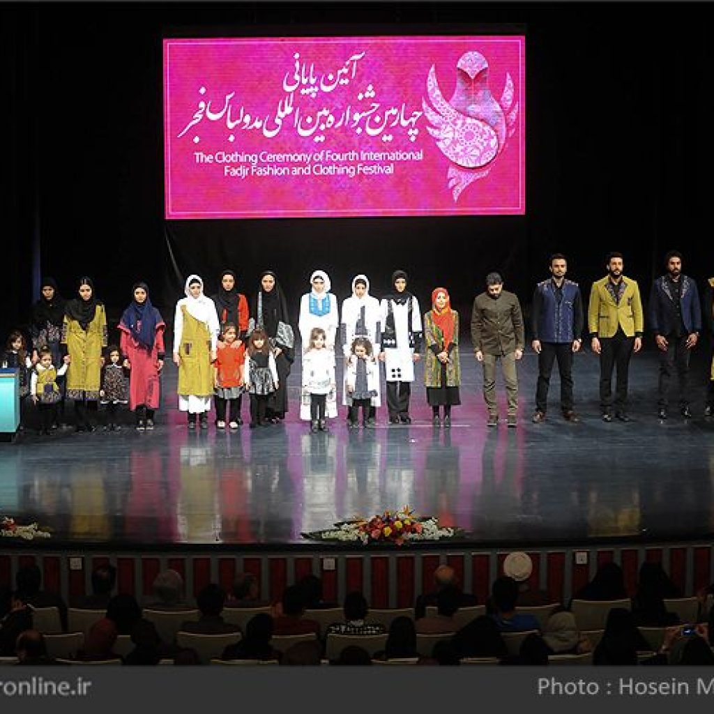 اجرای زنده لباس در اختتامیه چهارمین جشنواره فجر